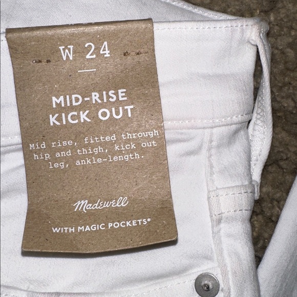 NWT Madewell White Mid-Rise Kick Out Jeans (24) - Picture 3 of 5